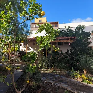 https://casa-roberta-agua.in-canary-islands.com